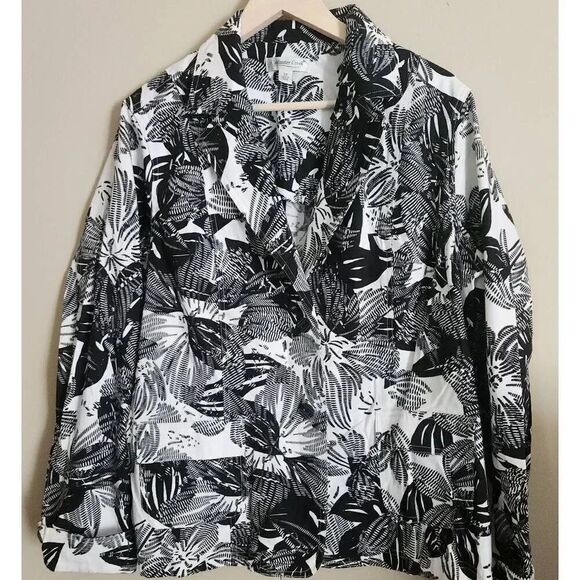 Coldwater Creek Jackets & Blazers - J5  Coldwater Creek Black and white floral jacket
